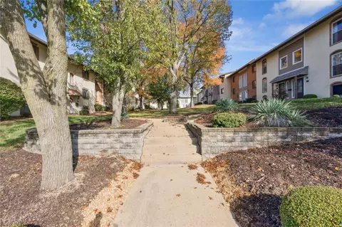 Exterior - 120 Carmel Woods Dr, Ellisville, MO 63021 photo 3 of 4