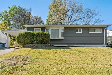 10125 Dellridge Ln, Saint Louis, MO 63136