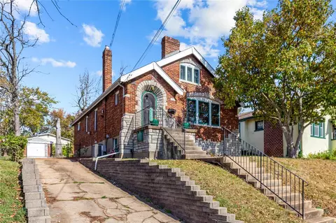 7243 Zephyr Pl, Saint Louis, MO 63143