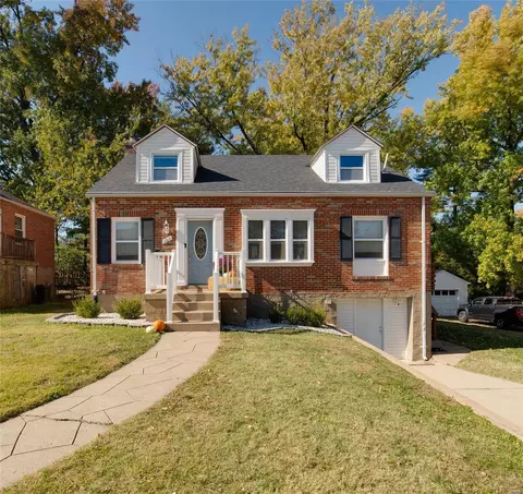 1513 Salem Hills Dr, Saint Louis, MO 63119