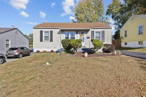 9527 Miriam Ave, Overland, MO 63114