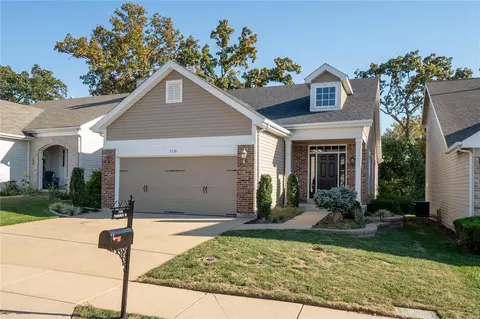 7339 Tournament Dr, Saint Louis, MO 63129