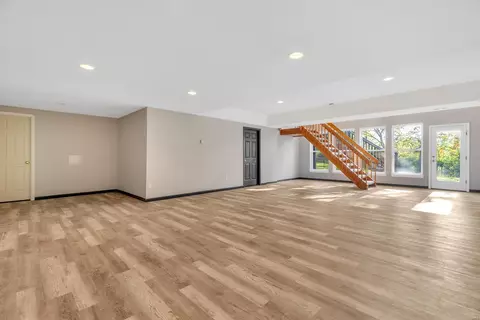 Living - 28 Bridgeway Ct, O'fallon, MO 63368 photo 7 of 8