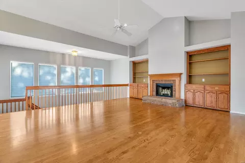 Living - 28 Bridgeway Ct, O'fallon, MO 63368 photo 5 of 8