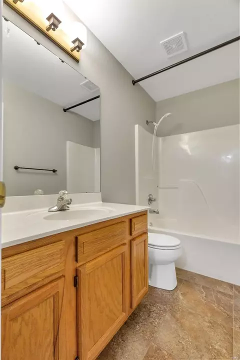Bath - 28 Bridgeway Ct, O'fallon, MO 63368 photo 3 of 4