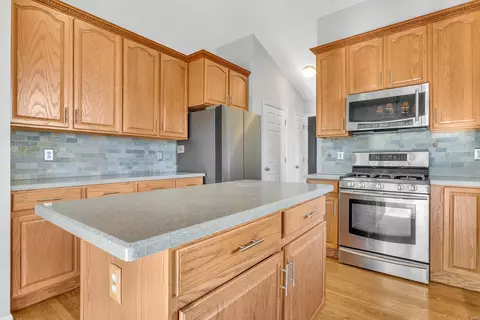 Kitchen - 28 Bridgeway Ct, O'fallon, MO 63368 photo 2 of 3