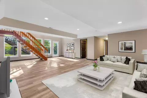 Living - 28 Bridgeway Ct, O'fallon, MO 63368 photo 2 of 8
