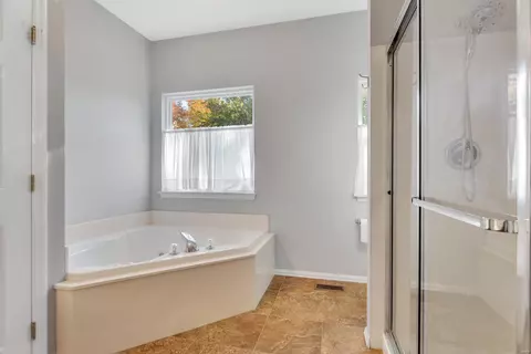 Bath - 28 Bridgeway Ct, O'fallon, MO 63368 photo 2 of 4
