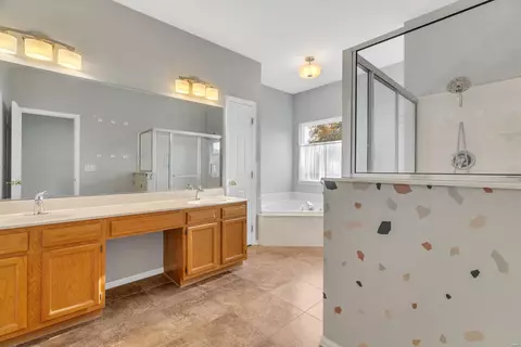 Bath - 28 Bridgeway Ct, O'fallon, MO 63368 photo 1 of 4