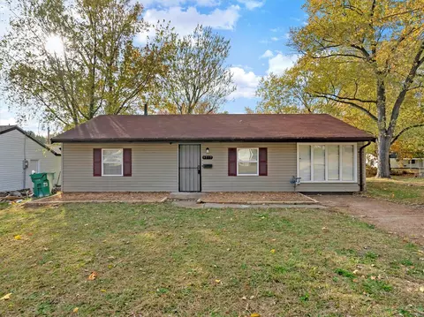 9777 Vickie Pl, Saint Louis, MO 63136