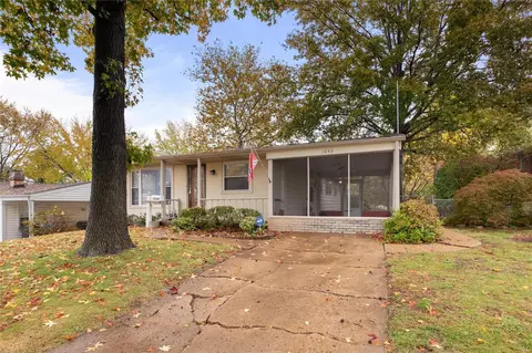 1040 S Lafayette St, Florissant, MO 63031