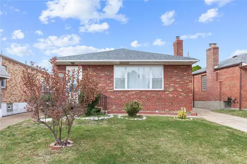 6431 East Ct, Saint Louis, MO 63116