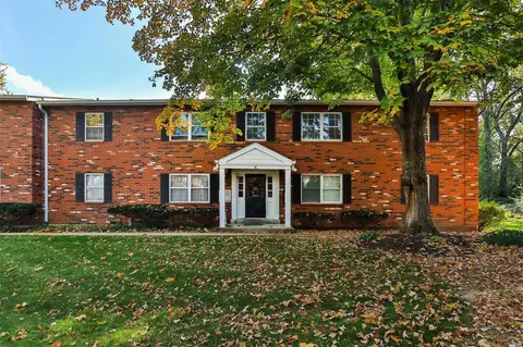 1041 N Clay Ave #C20, Kirkwood, MO 63122
