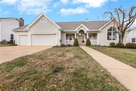18123 Sunny Top Ct, Wildwood, MO 63038