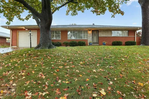 9308 Buxton Dr, Saint Louis, MO 63126