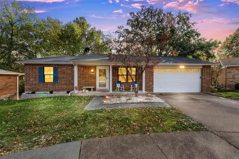 1390 Green Birch Dr, Fenton, MO 63026