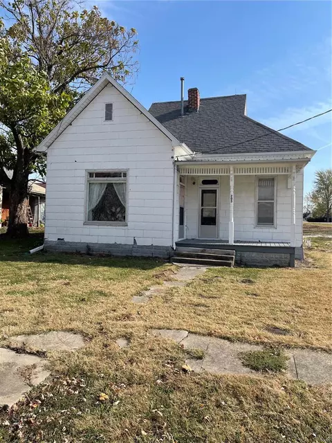 205 Georgia St, Perry, MO 63462 photo 1