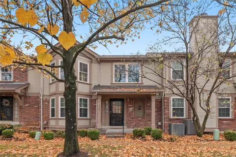 5323 N Kenrick Parke Dr, Saint Louis, MO 63119
