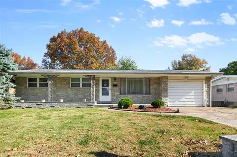 2040 Argo Dr, Florissant, MO 63031