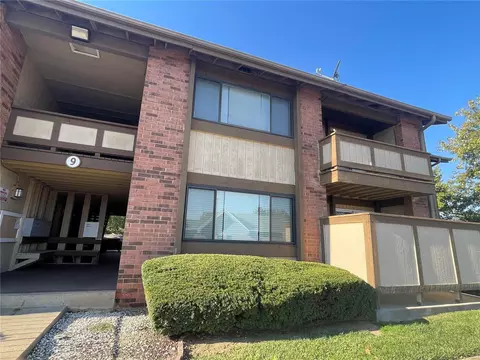 9 Fairways Cir # D, Saint Charles, MO 63303