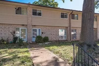 10047 Sakura Dr, Saint Louis, MO 63128