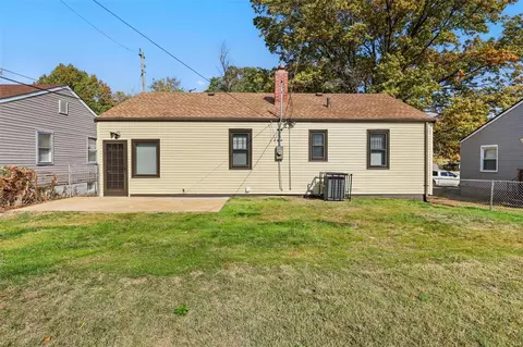 7632 Stanwood Dr, Normandy, MO 63121 photo 13