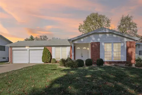 11827 Gold Leaf Dr, Saint Louis, MO 63146