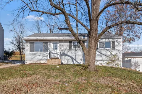 11073 Golf Crest Dr, Saint Louis, MO 63126