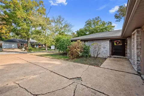 112 Deer Meadows Ct, Ballwin, MO 63011 photo 2