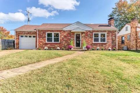 9148 Darlene Dr, Saint Louis, MO 63123