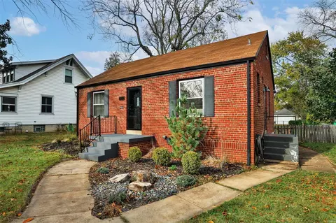 6969 Pernod Ave, Saint Louis, MO 63139
