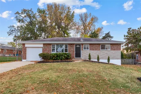 10748 Gail Ct, Saint Louis, MO 63123