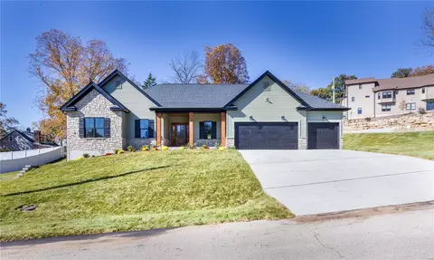 2955 Ozark Dr, Saint Louis, MO 63122