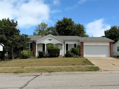 4046 Del Lago Dr, Florissant, MO 63034