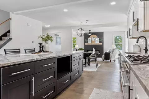 Kitchen - 708 Woodrun Dr, Ballwin, MO 63021 photo 4 of 4