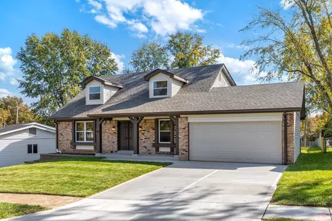 Exterior - 708 Woodrun Dr, Ballwin, MO 63021 photo 2 of 4