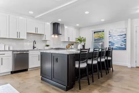 Kitchen - 708 Woodrun Dr, Ballwin, MO 63021 photo 2 of 4