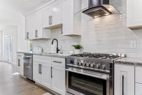 Kitchen - 708 Woodrun Dr, Ballwin, MO 63021 photo 3 of 4