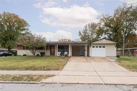 1260 Lindsay Ln, Florissant, MO 63031