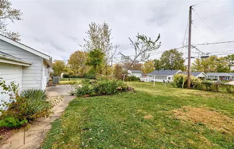 Exterior - 504 Saint John Dr, O'fallon, MO 63366 photo 3 of 10