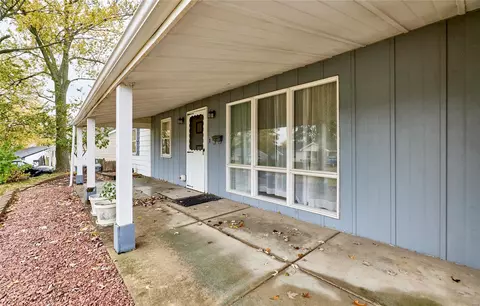 Exterior - 504 Saint John Dr, O'fallon, MO 63366 photo 2 of 10