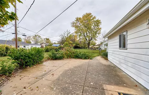 Exterior - 504 Saint John Dr, O'fallon, MO 63366 photo 9 of 10