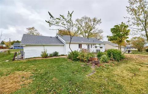 Exterior - 504 Saint John Dr, O'fallon, MO 63366 photo 5 of 10