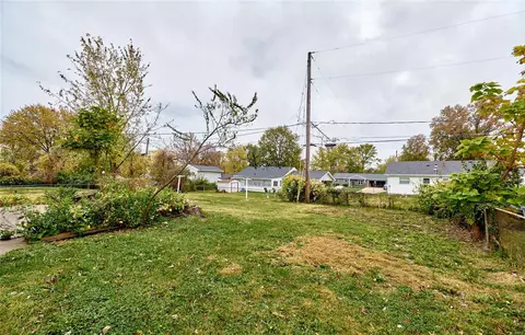 Exterior - 504 Saint John Dr, O'fallon, MO 63366 photo 4 of 10
