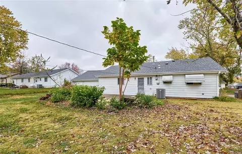 Exterior - 504 Saint John Dr, O'fallon, MO 63366 photo 7 of 10