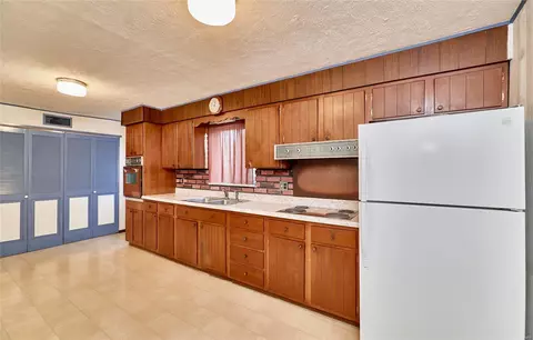 Kitchen - 504 Saint John Dr, O'fallon, MO 63366 photo 5 of 6