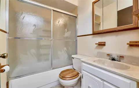 Bath - 504 Saint John Dr, O'fallon, MO 63366 photo 3 of 3