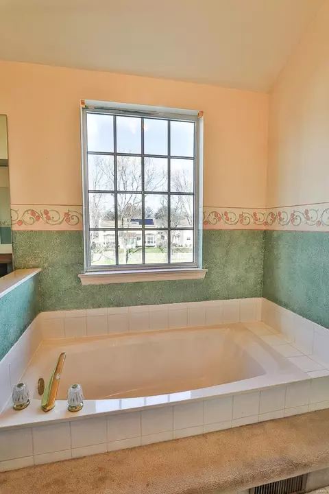 Bath - 200 Ballyshannon, Ballwin, MO 63021 photo 3 of 5