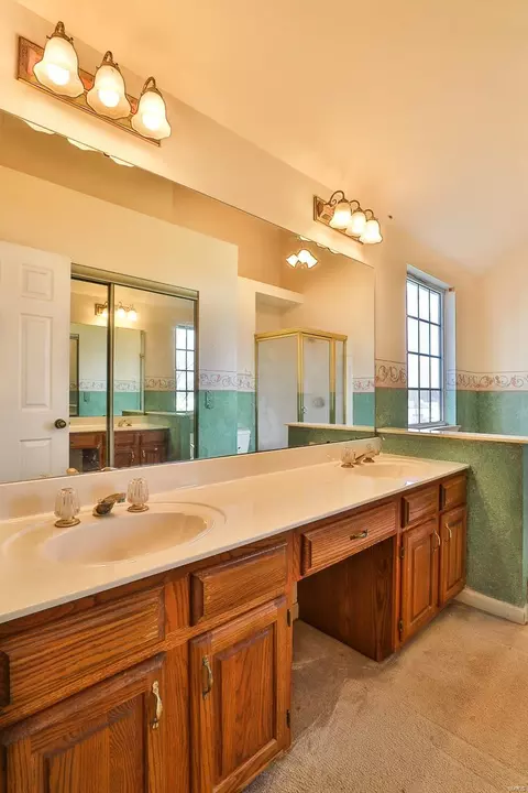 Bath - 200 Ballyshannon, Ballwin, MO 63021 photo 2 of 5