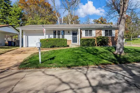 121 Roland Ave, Ballwin, MO 63021